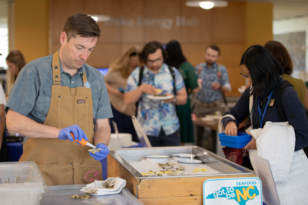 Lin Peterson of Locals Seafood prepares oysters for the “Taste of Traceability” session.